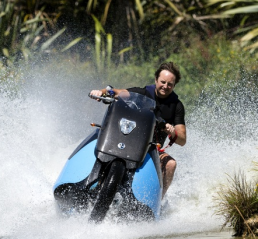 Uma Motocicleta que se transforma em Jet-Sky Instantaneamente.