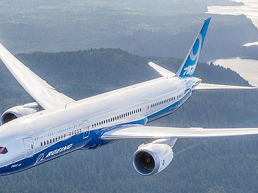 Boeing testa tecnologia UV para limpeza de toaletes.